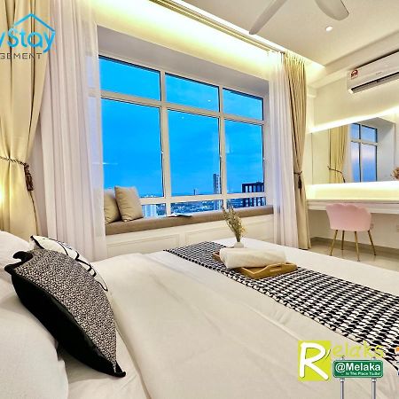 Novo 8 Residence Bachang By Heystay Management Kampong Tambak Kültér fotó