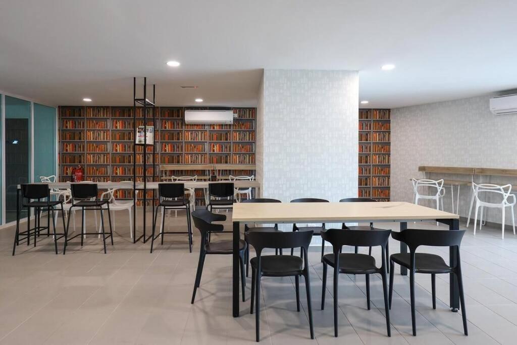Novo 8 Residence Bachang By Heystay Management Kampong Tambak Kültér fotó